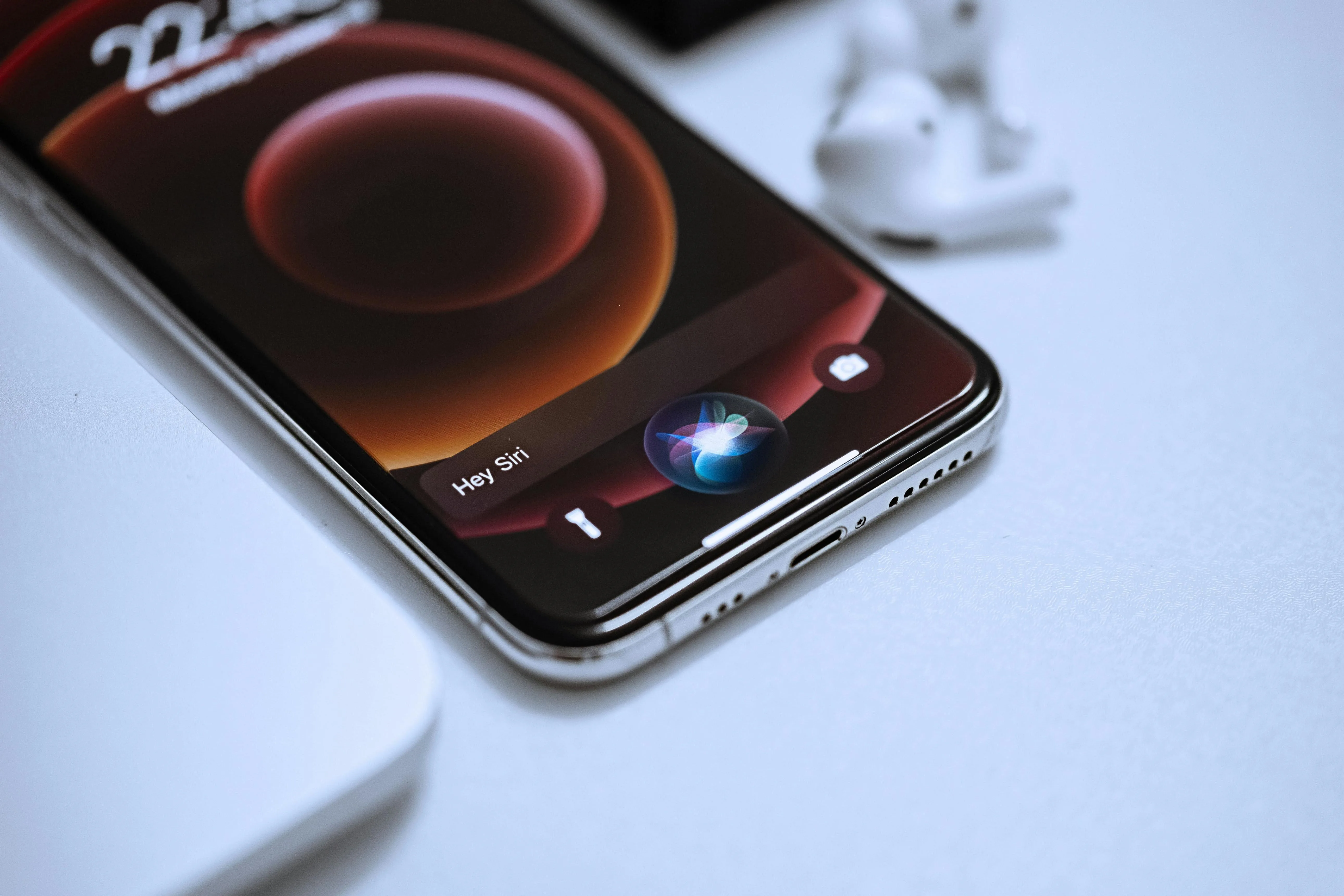 Apple’s AI Comeback Hinges on Siri: Can a Smarter Assistant Restore Apple’s Position in the AI Race?